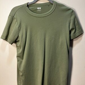 Uniqlo Women’s Green T-Shirt